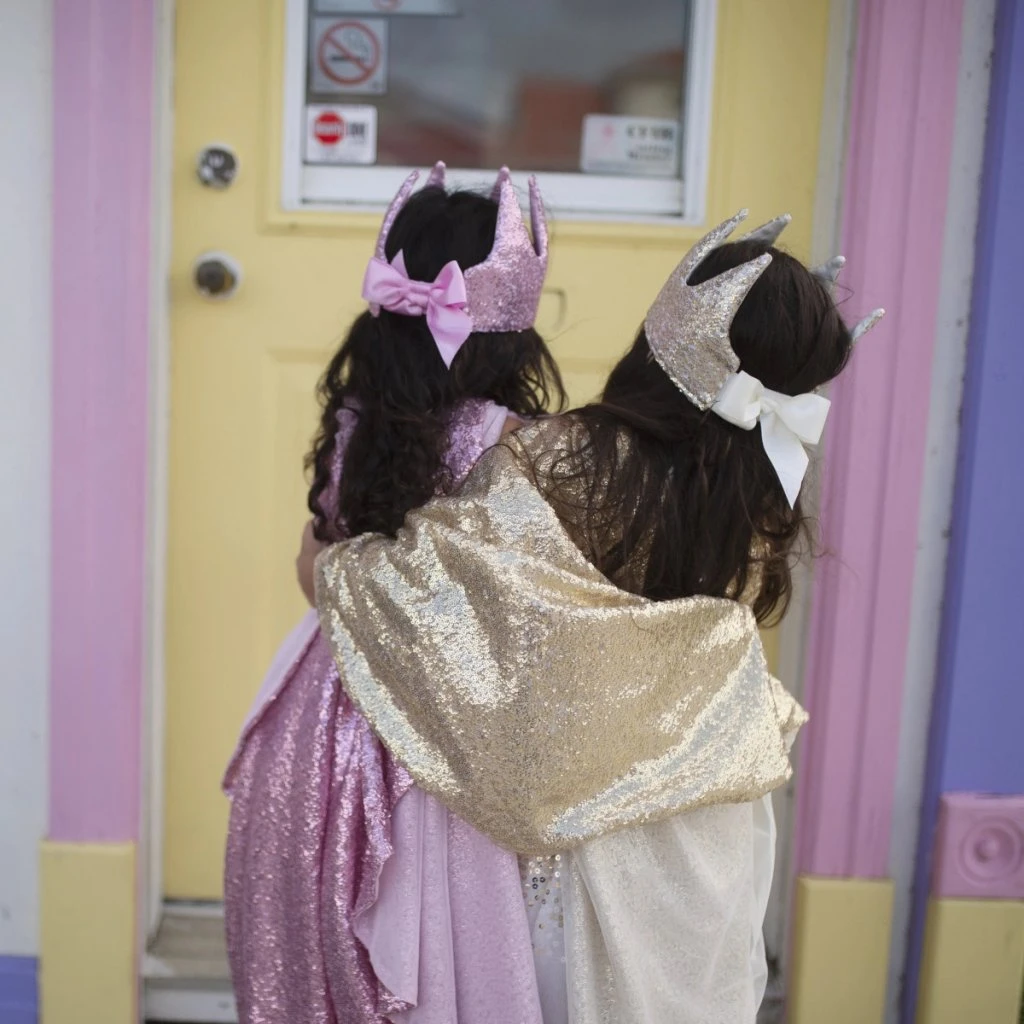 Great Pretenders Goldene Prinzessinnen-Pailletten-Krone 4 Great Pretenders Goldene Prinzessinnen-Pailletten-Krone – Bild 4