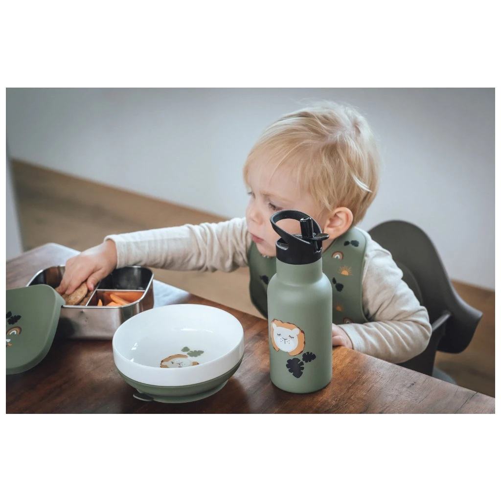Kikadu Kinder-Porzellan-Schüssel Saugfuß Löwe Olive 3 Kikadu Kinder-Porzellan-Schüssel Saugfuß Löwe Olive – Bild 3