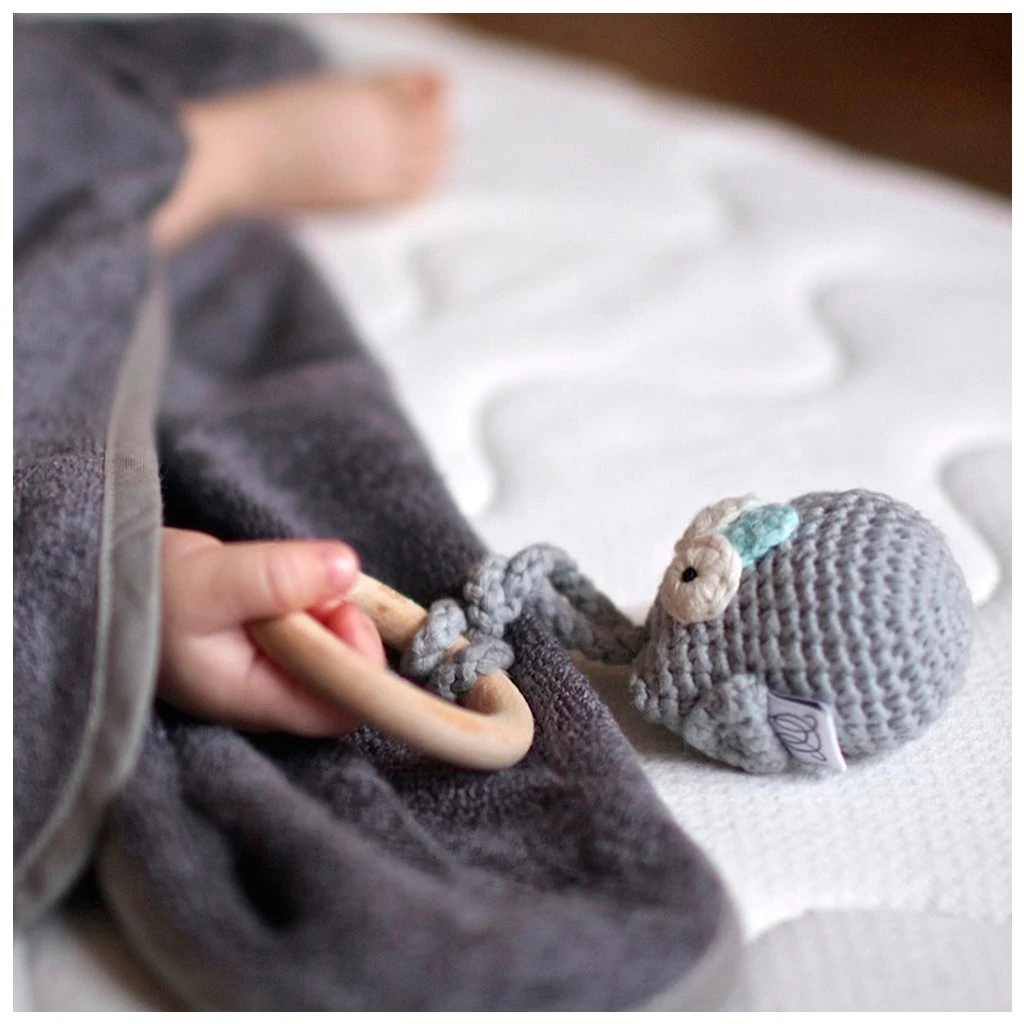 Holz Beißring Eule Grau Mit Mint Von Maylily 2 Holz Beißring Eule Grau Mit Mint Von Maylily – Bild 2