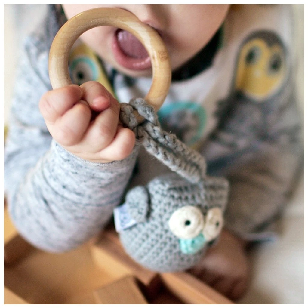 Holz Beißring Eule Grau Mit Mint Von Maylily 3 Holz Beißring Eule Grau Mit Mint Von Maylily – Bild 3